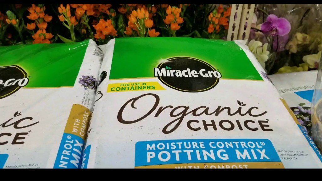 Picture of: Costco ORGANIC SOIL: Miracle-Gro Potting Mix QT – Whitney Farms planting  soil QT